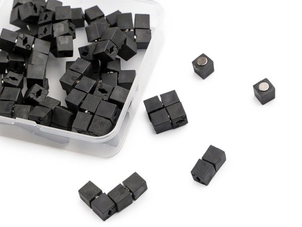 Magnet k vystavení knoflíků a drobného zboží 8x8 mm
