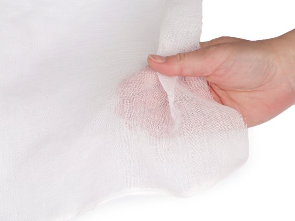 Záclona / voál se strukturou připomínající len šíře 285 cm