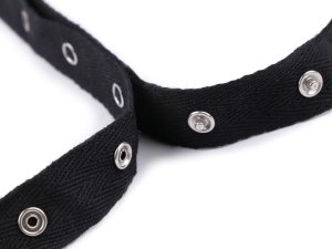 Zapínání druky na bavlněné stuze šíře 20 mm