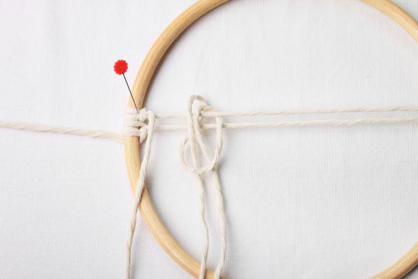 N�vod na macrame dekoraci v kruhu