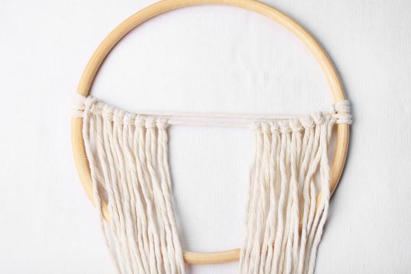 N�vod na macrame dekoraci v kruhu