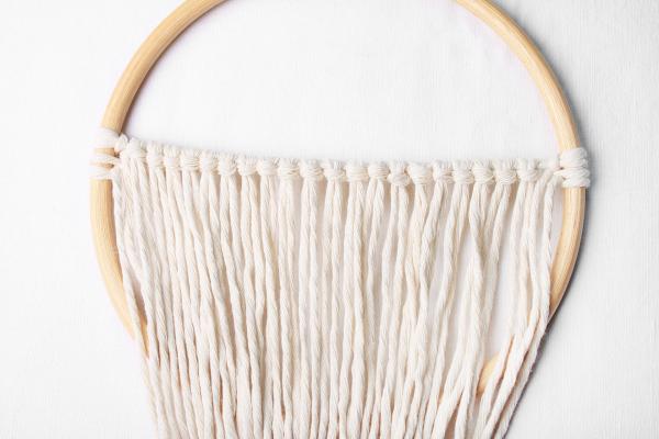 N�vod na macrame dekoraci v kruhu