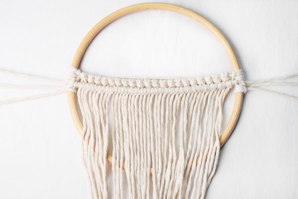 N�vod na macrame dekoraci v kruhu
