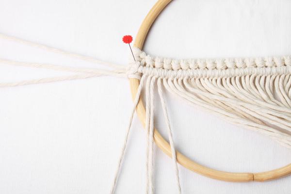 N�vod na macrame dekoraci v kruhu