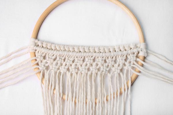 N�vod na macrame dekoraci v kruhu
